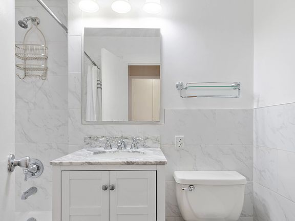 5th image of 7 E 14th St APT 724