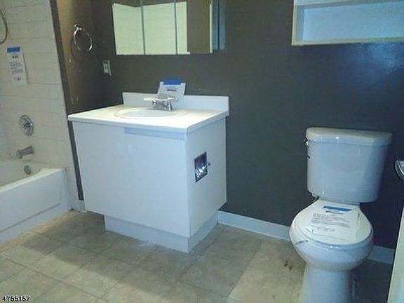 5th image of 111 Dove Cote Ct