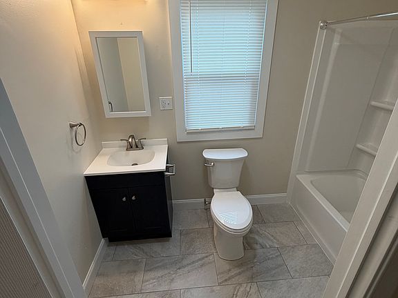 4th image of 305 E St #4-A