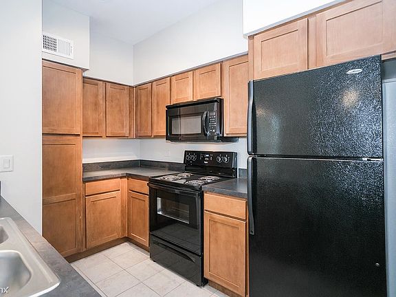 Spacious kitchen Includes microwave, dishwasher, stove, garb