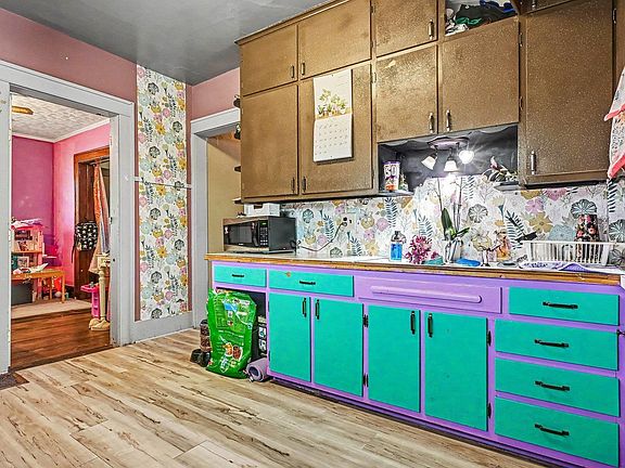 5th image of 125 Huron St