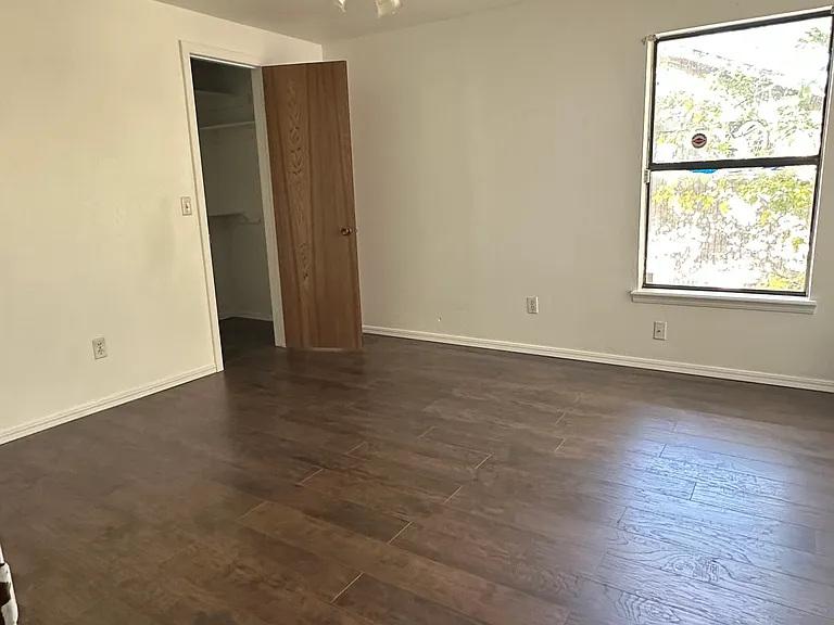 1145 Robin Hood Ln — Photo 29