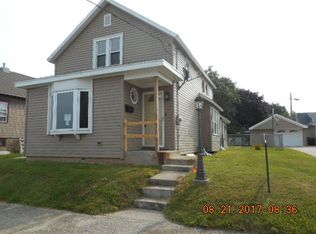 909 S 25th St, Manitowoc, WI 54220
