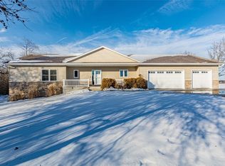 3873 Greens Grove Rd, Center Point, IA 52213