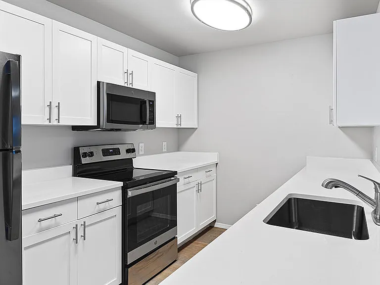 Grand Central Apartments — Photo 18