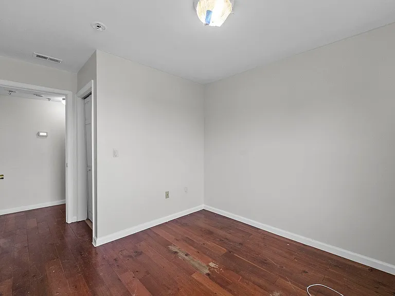 2207-2209 Grand Ave — Photo 18