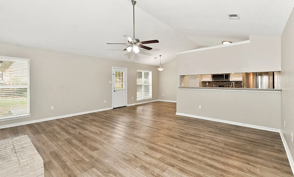 3 bed, 2.0 bath, 1462 sqft, $1,825 — Photo 3