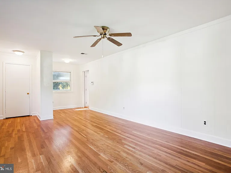 2405 Phillips Dr — Photo 11