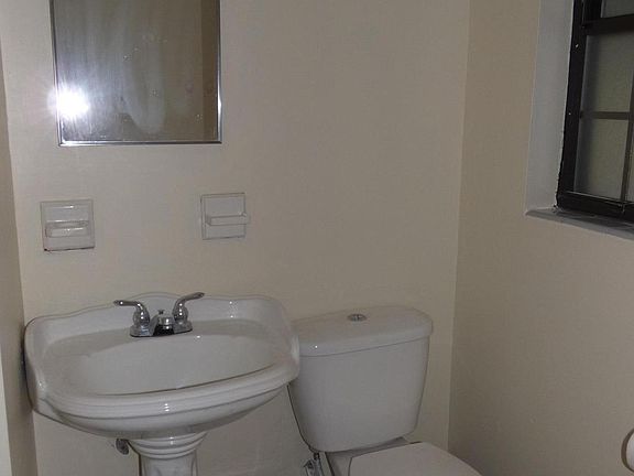 5th image of 275 Beall Ct