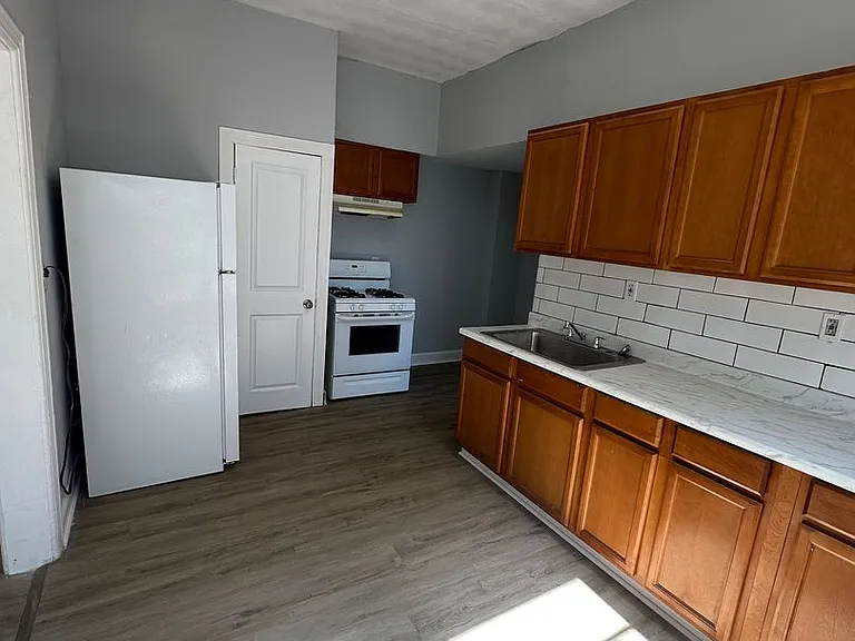 405 Colwyn Ave — Photo 10