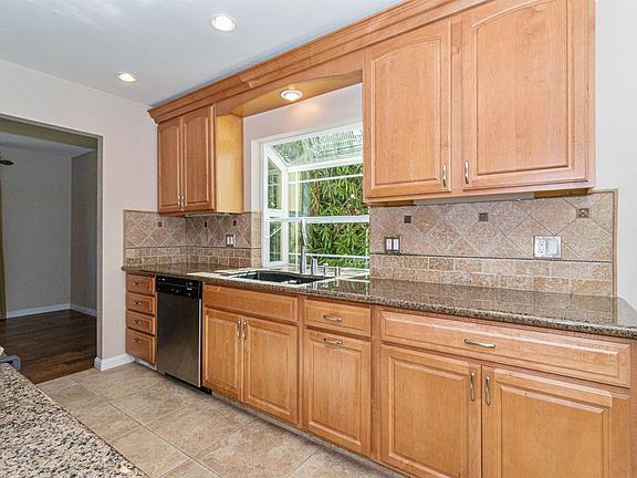 4th image of 506 W Palo Alto Ave