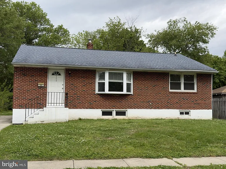 393 Phillips Ave — Photo 1