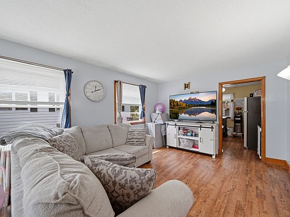 4th image of 1309 8th Ave