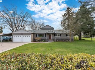 1446 Ross Ln N, Medford, OR 97501