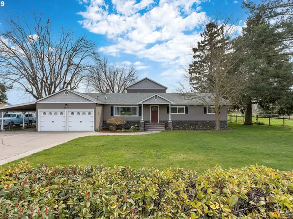 1446 Ross Ln N, Medford, OR 97501