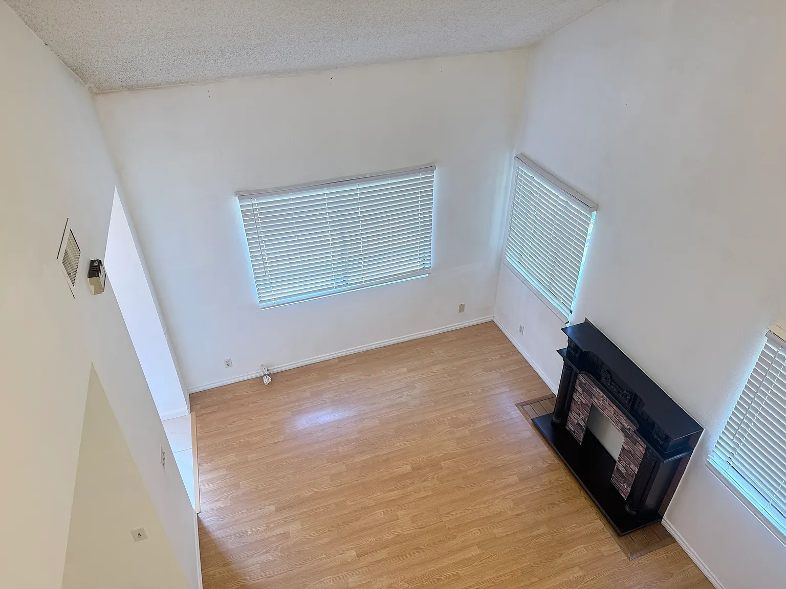 3 bed, 2.5 bath, 1561 sqft, $3,200 — Photo 4