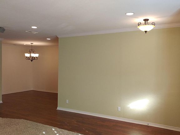 formal dining w/ closet