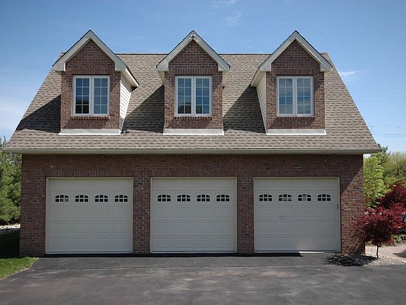 3-Car Detached Garage