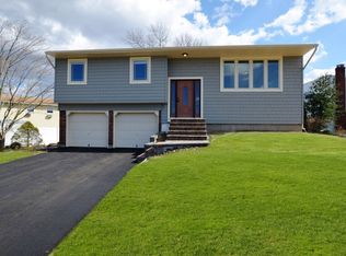 34 Woodbury Rd, Hauppauge, NY 11788