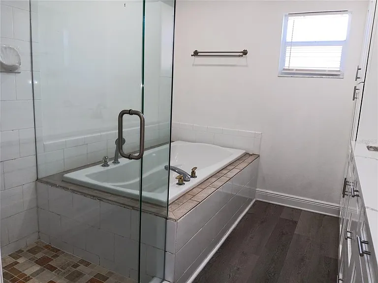 4864 Lake Charles Dr N — Photo 14