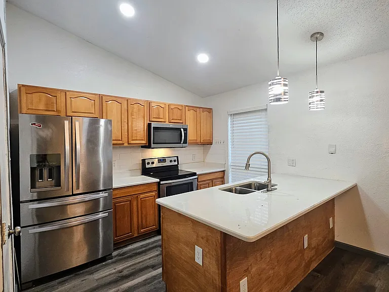 4904 Beacon Ct — Photo 5