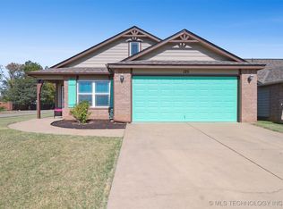 125 W 45th St, Sand Springs, OK 74063