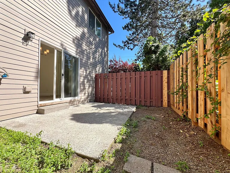 16733 NE Halsey St — Photo 26