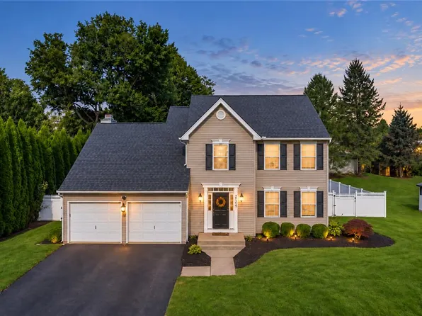 2549 Black Forest Dr, Coplay, PA 18037