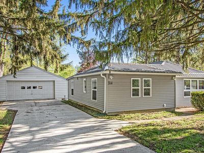 314 Riverside Dr, Watervliet, MI, 49098