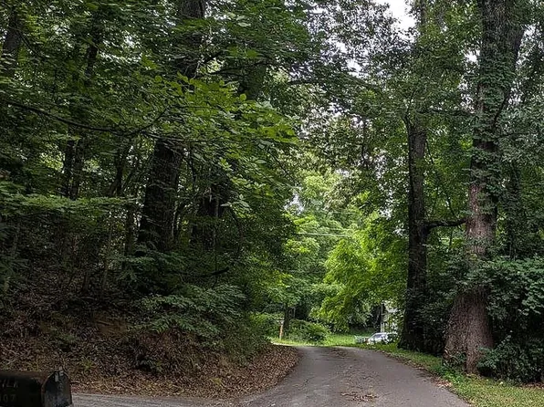 110 Hillsboro Dr, Elizabethton, TN 37643