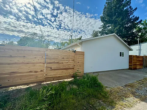 211 Earl Ave #211 Photo 1