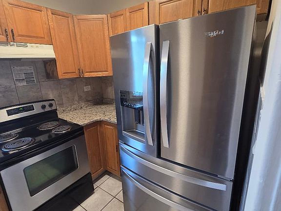 5th image of 3831 Berry Ave