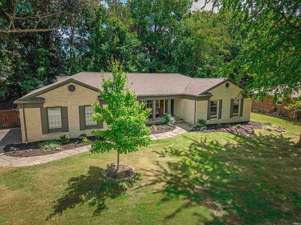 8205 Heather Pl, Evansville, IN 47710