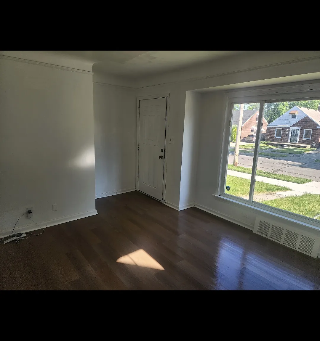 3 bed, 984 sqft, $1,000 — Photo 4