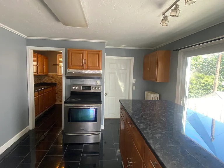 81 Pilgrim Ave — Photo 7