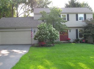 3 Crow Hill Dr, Fairport, NY 14450
