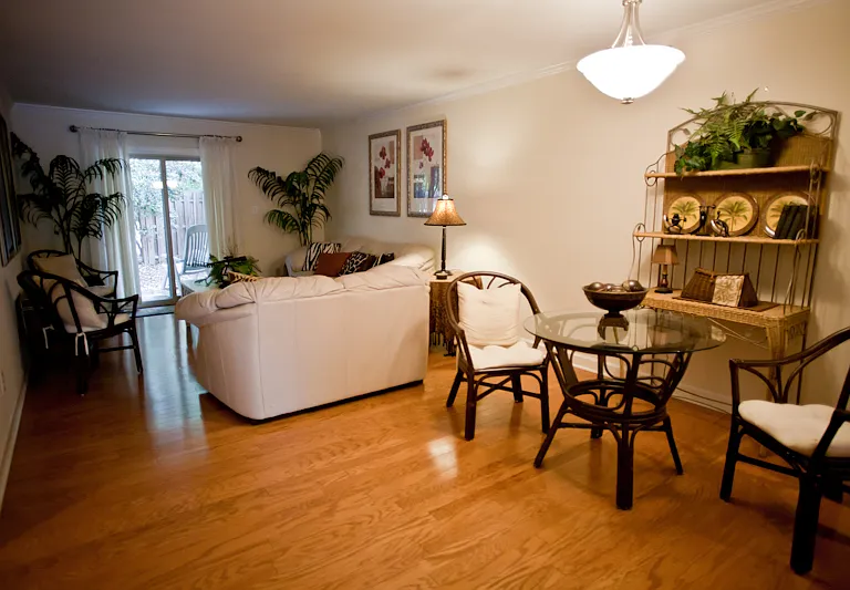 1513 E Franklin St #111 — Photo 2