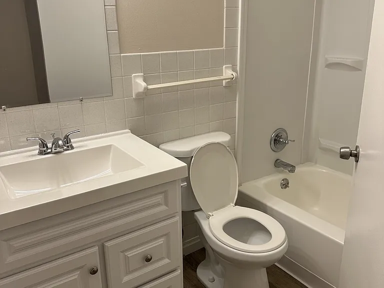 1507 E Washington St — Photo 5