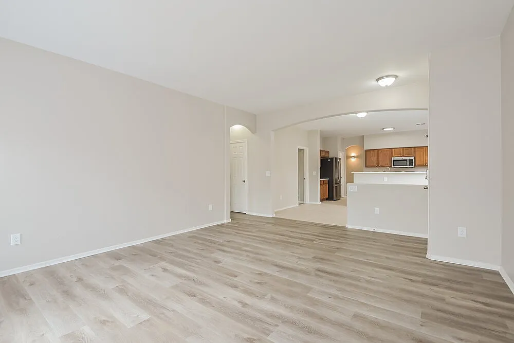 3 bed, 2.0 bath, 1387 sqft, $1,770 — Photo 4