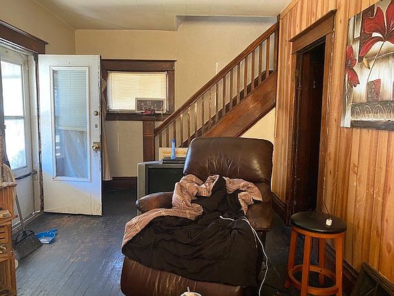 4th image of 526 Vine St