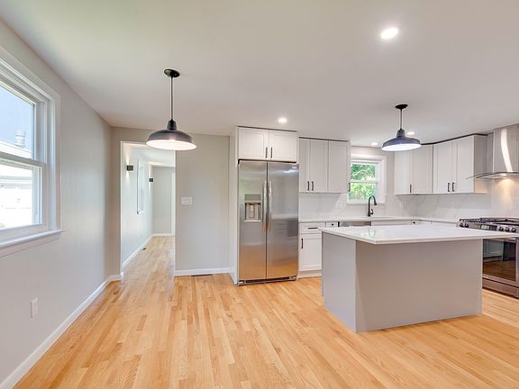 3rd image of 36 Lancaster Rd