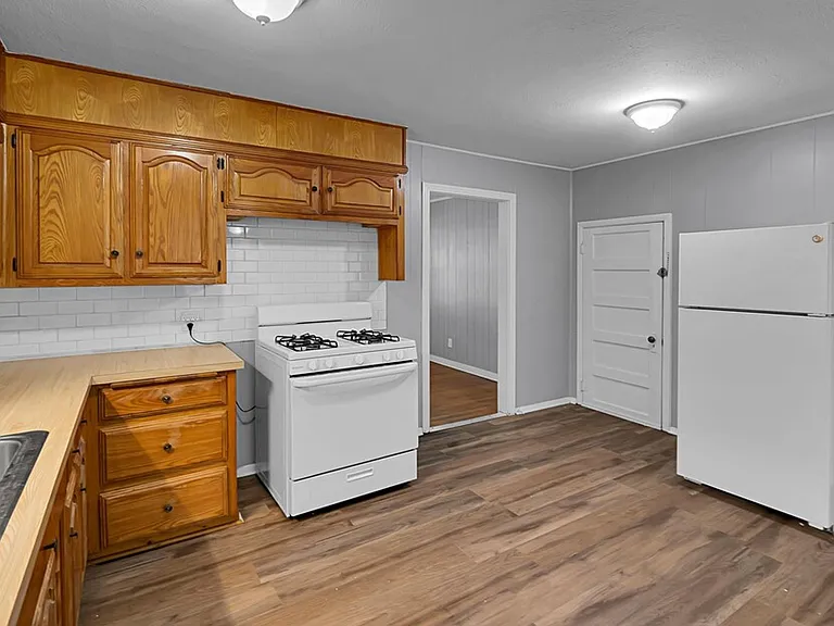 3824 James Ave — Photo 8