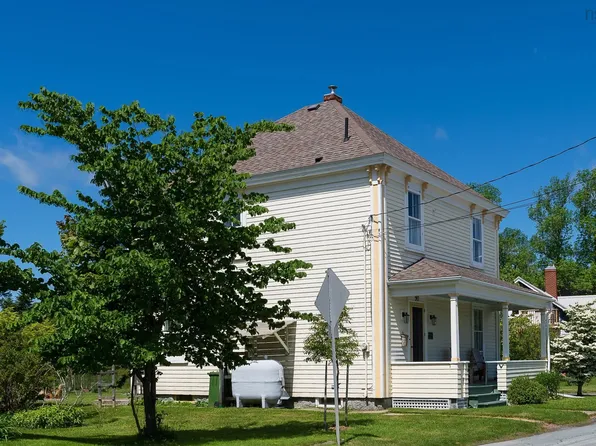 90 Tannery Rd, Lunenburg, NS B0J 2C0