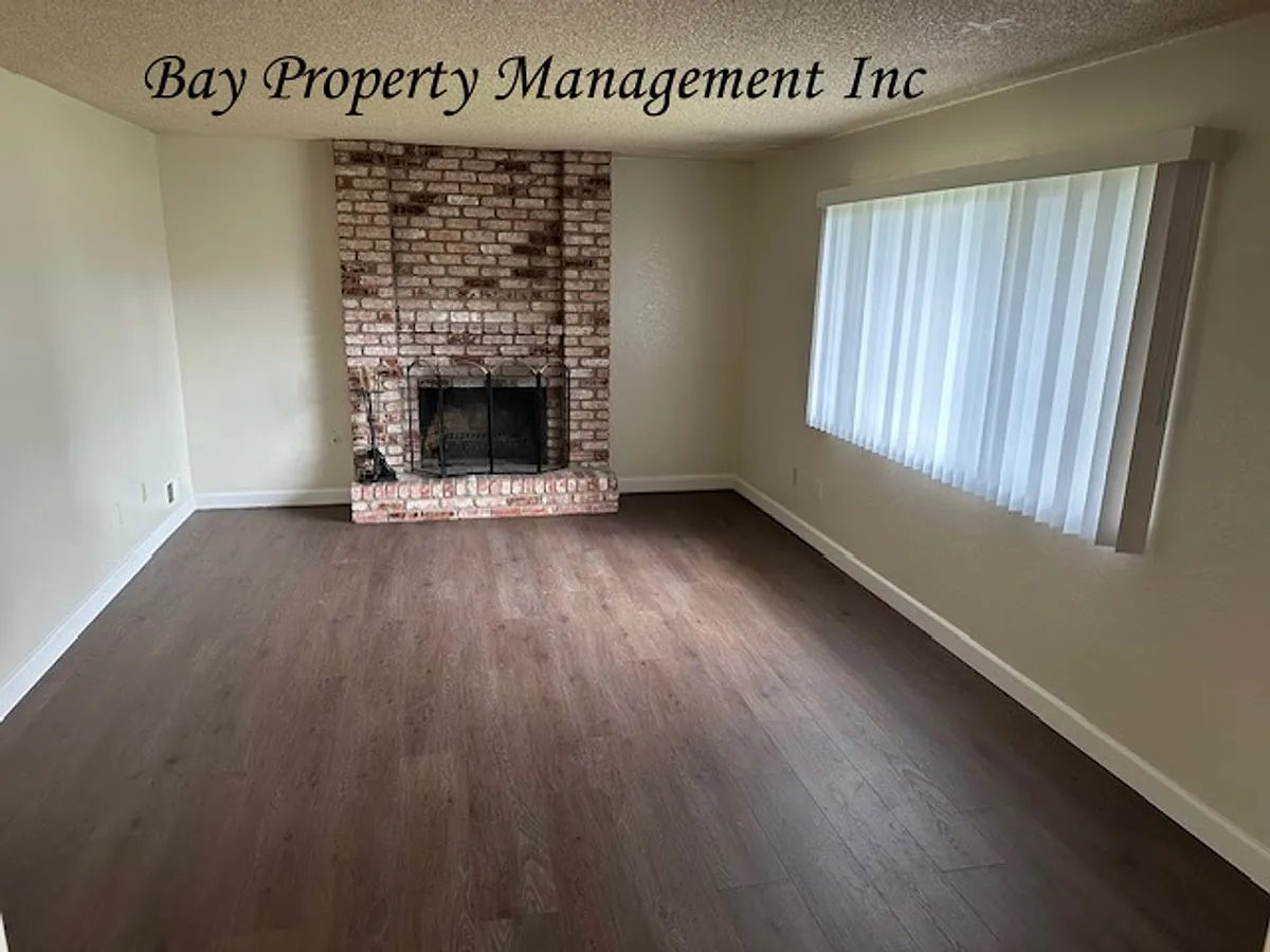 Building Photo - 722 Saint Helen Way