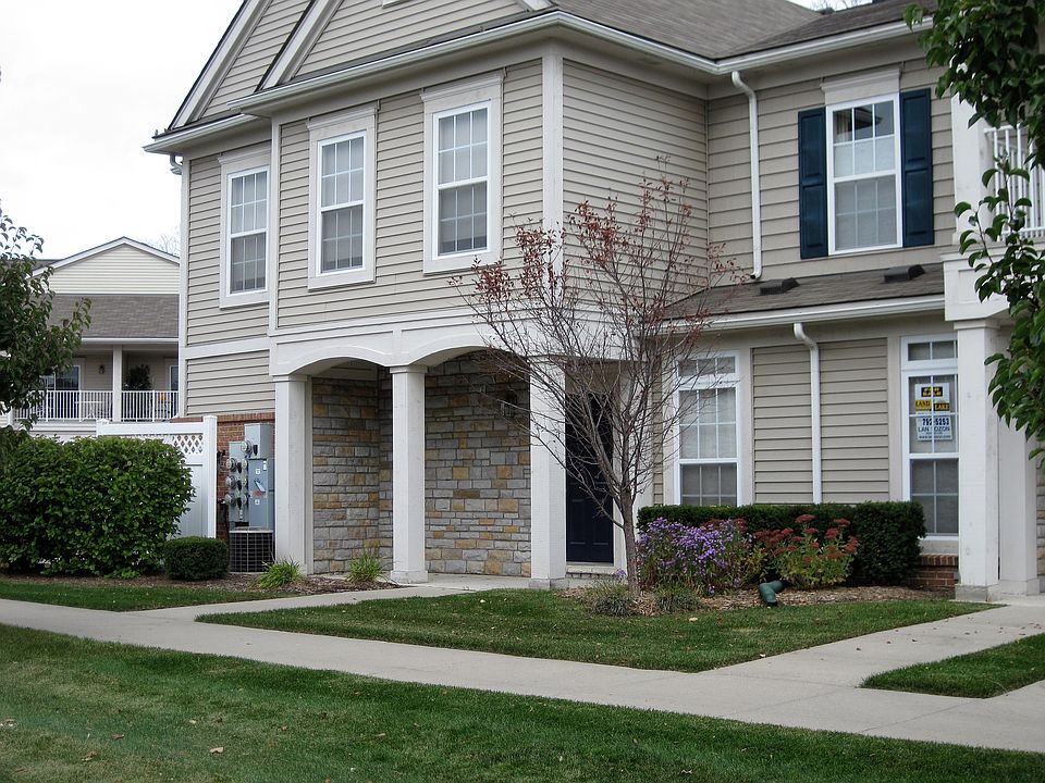 2nd image of 444 N Gray St