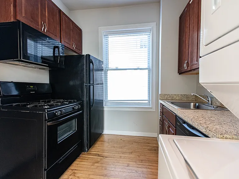 2401-09 N. Spaulding Ave. — Photo 12