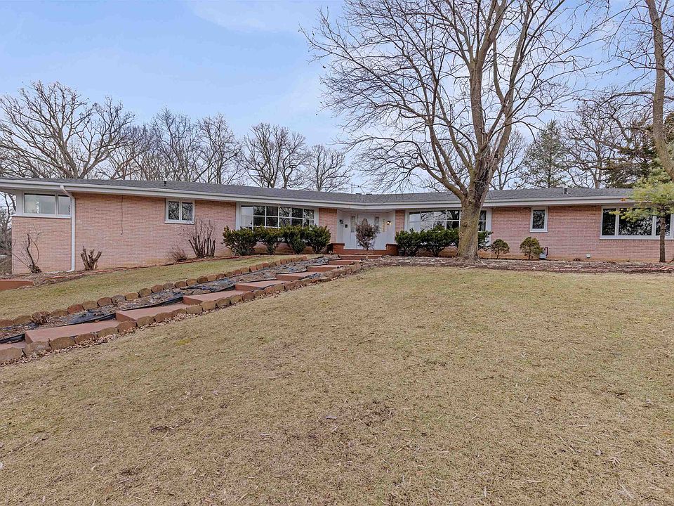 1st image of 2525 Cerro Vista Dr