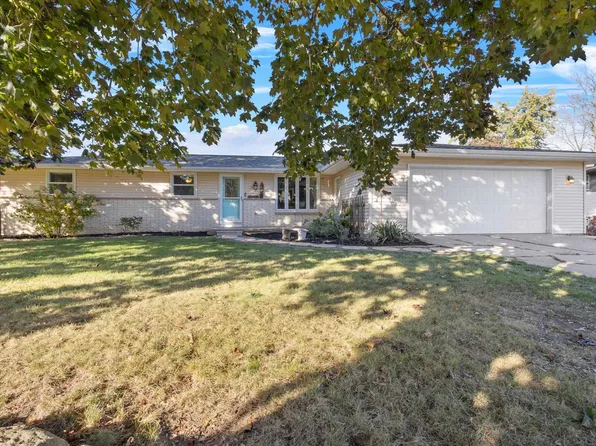 2644 Shade Tree Ln, Green Bay, WI 54313