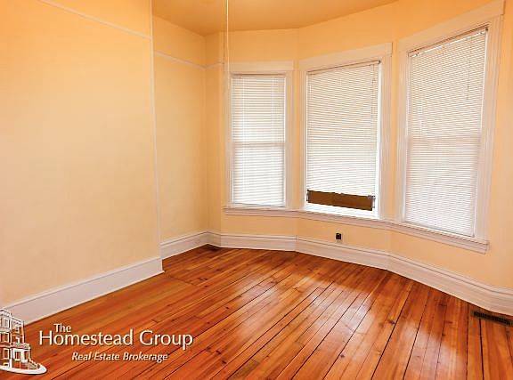 5th image of 3523 N Marshfield Ave #H0use