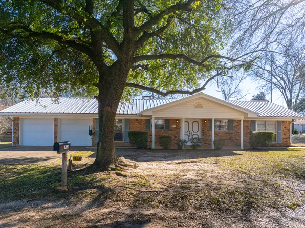 102 Jackson, Joaquin, TX 75954
